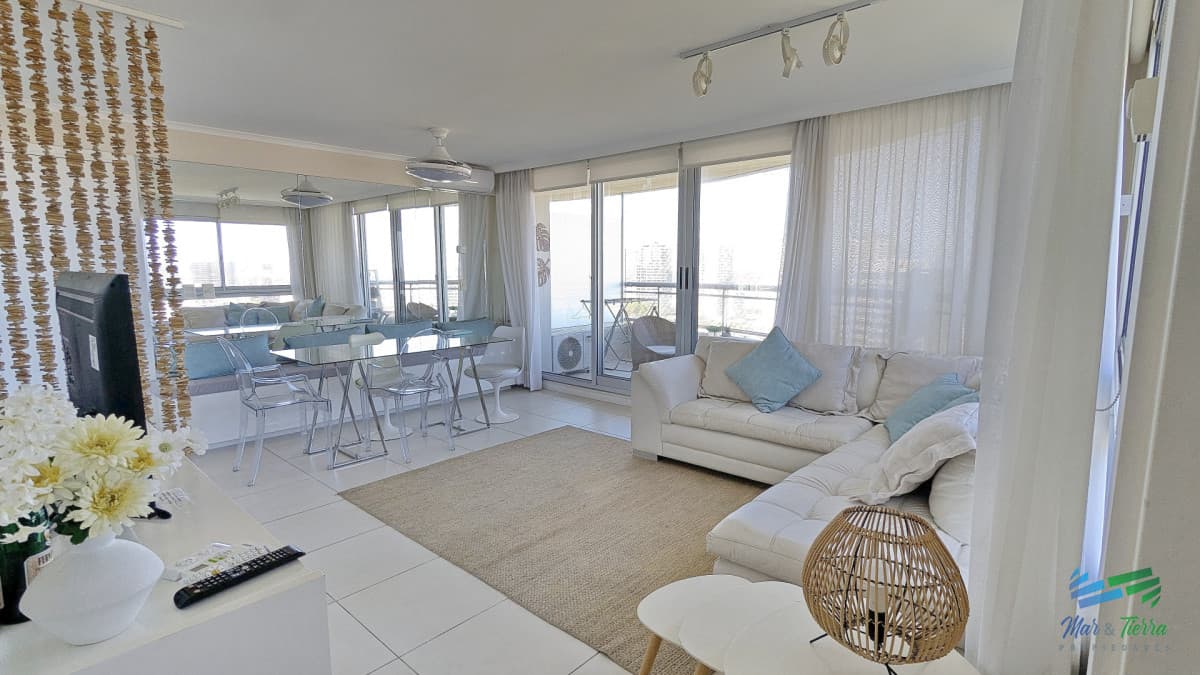Alquiler baja temporada apartamento de 2 dormitorios en torre Ocean Drive Punta del Este