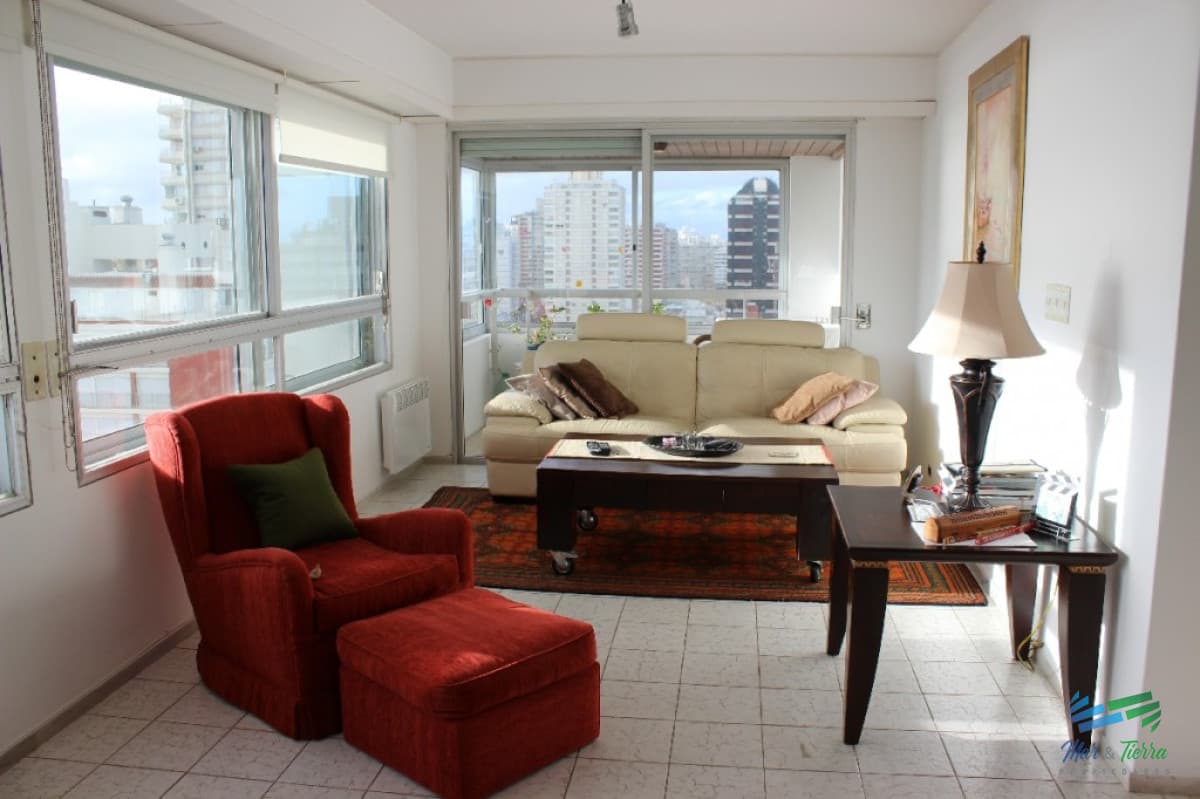 EN VENTA.. PISO ALTO CON VISTA AL PUERTO Y LA BRAVA !! MUY LUMINOSO