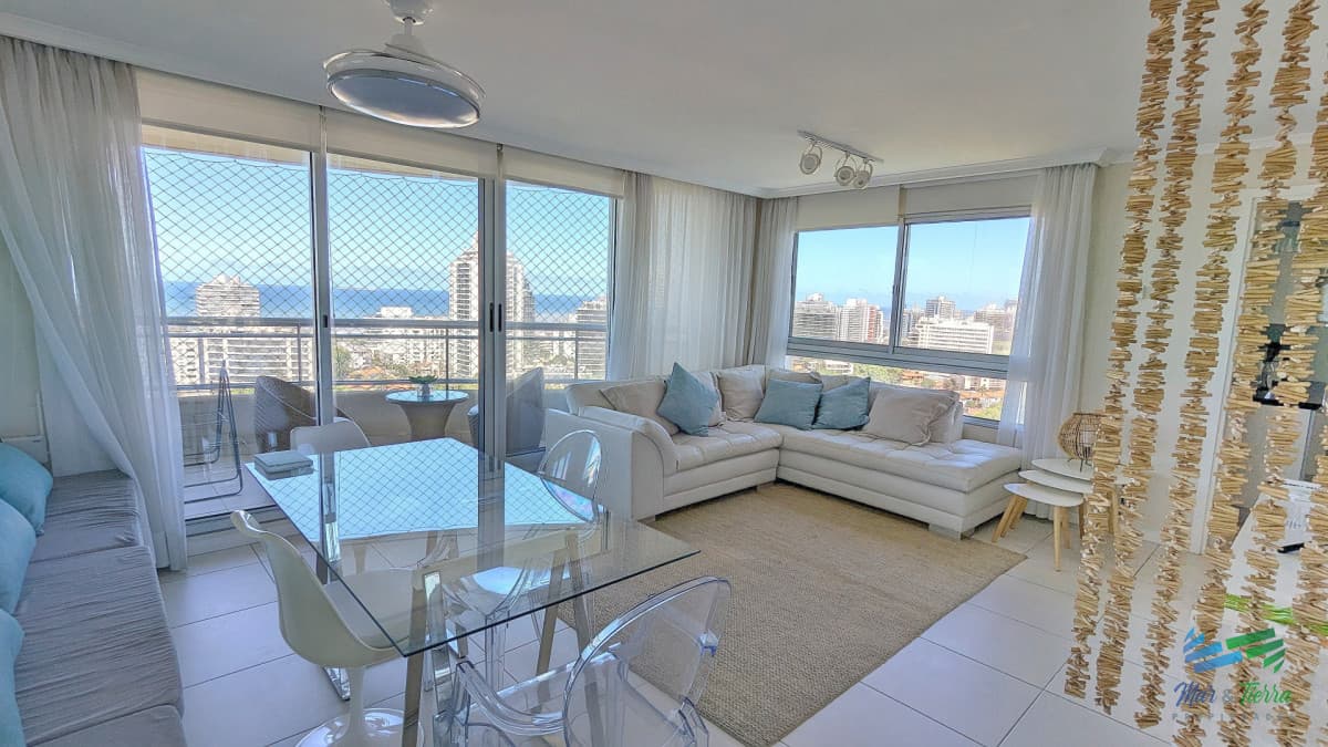 Alquiler baja temporada apartamento de 2 dormitorios en torre Ocean Drive Punta del Este