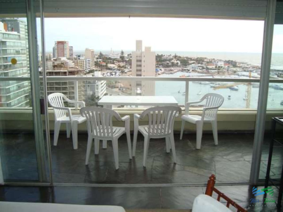 Vendo apartamento 3 dormitorios con vista al Puerto en Peninsula, Punta del Este.