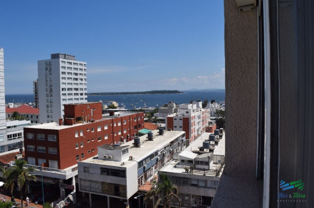 SE VENDE APARTAMENTO 1 DORMITORIO EN PENINSULA, PUNTA DEL ESTE CON MUY LINDA VISTA.