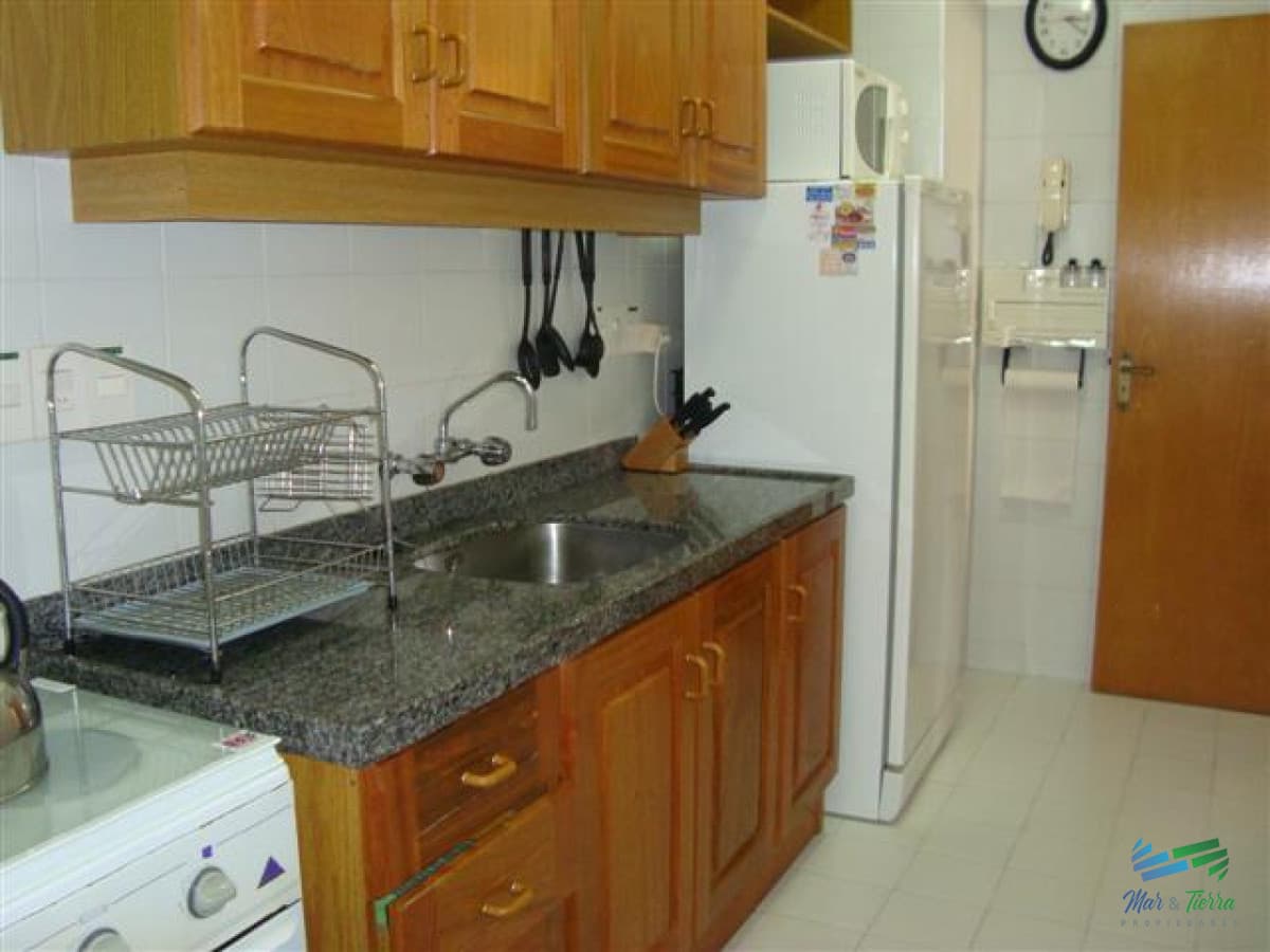 Vendo apartamento 2 dormitorios con vista al mar y servicios, Punta del Este