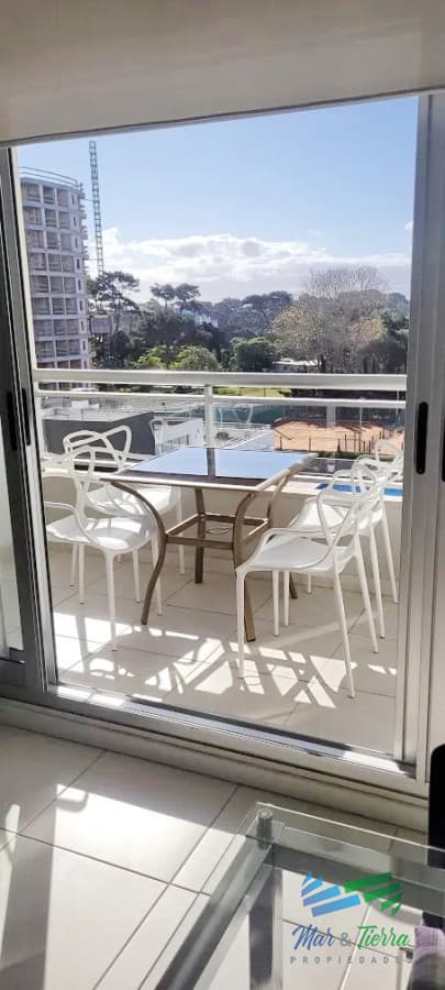 Venta de apartamento de un dormitorio sobre Roosevelt