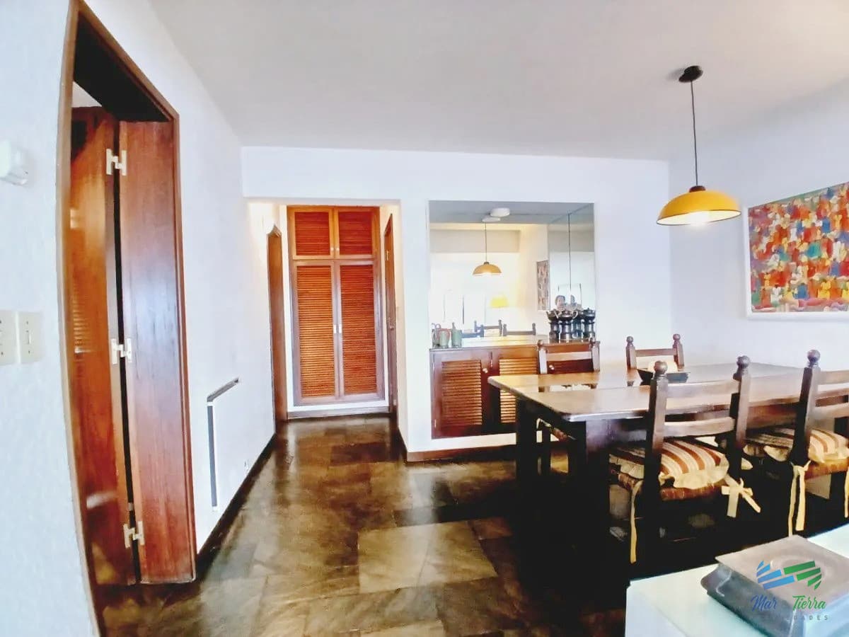 Venta de apartamento sobre playa Brava 1 dormitorio en parada 2