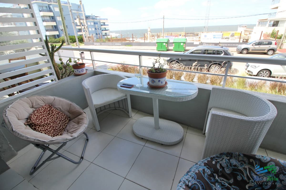 Apartamento de 2 dormitorios en venta con vista al mar, Punta del Este
