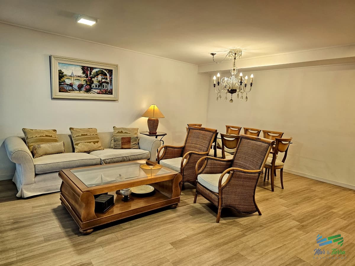 DEPARTAMENTO EN VENTA, PUNTA DEL ESTE, DOS DORMITORIOS DOS BAÑOS. EDIFICIO CON SERVICIOS