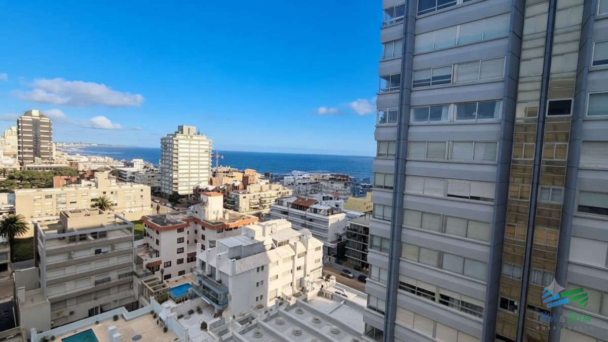 En venta apartamento 2 dormitorios con vista al mar y puerto, Peninsula, Punta del Este
