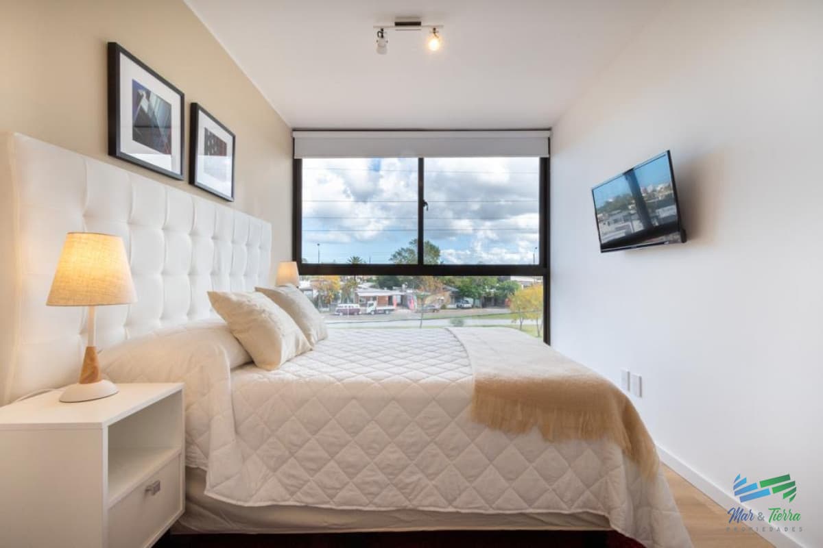 En venta apartamento nuevo con renta, 2 dormitorios con cochera, en Maldonado