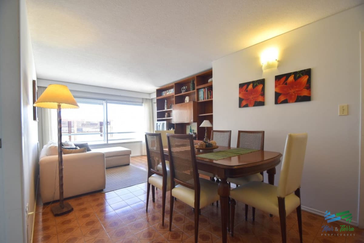 Apartamento de 2 dormitorios ,Punta del Este