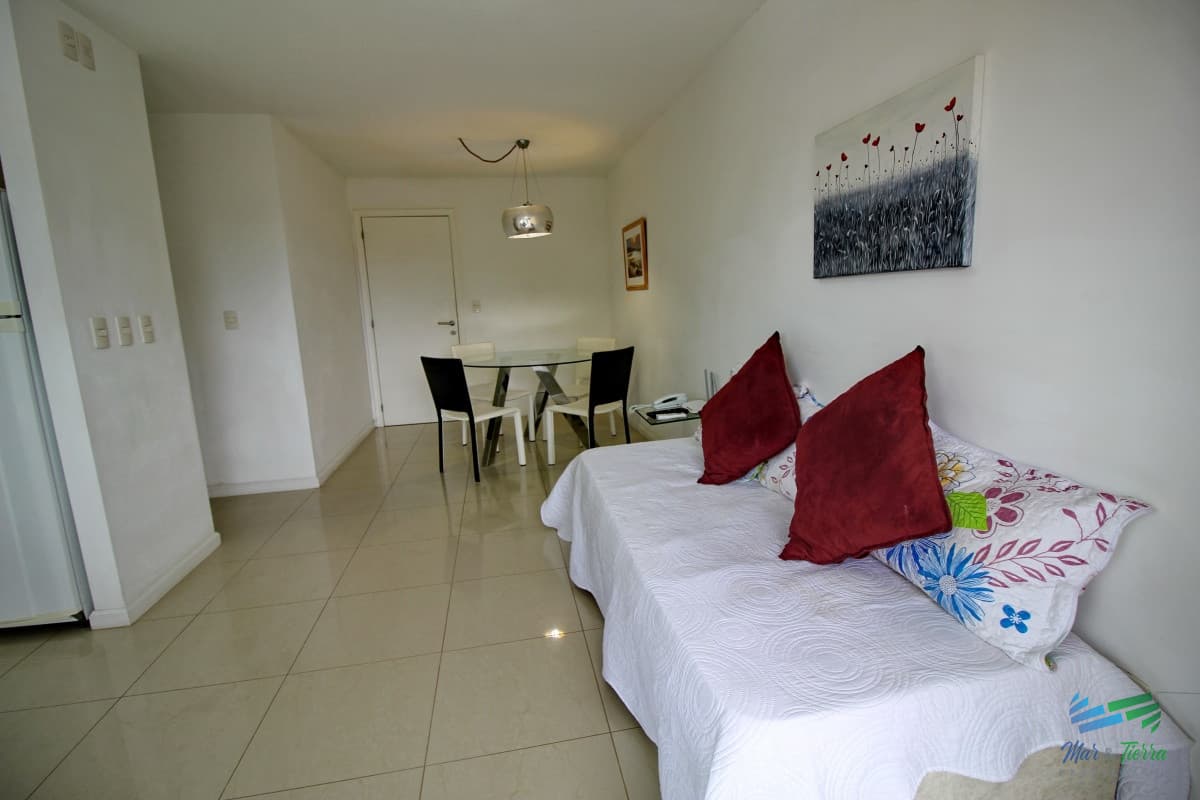 En venta apartamento 1 dormitorio con servicios y garaje en Roosevelt, zona Punta Shopping,Punta del Este