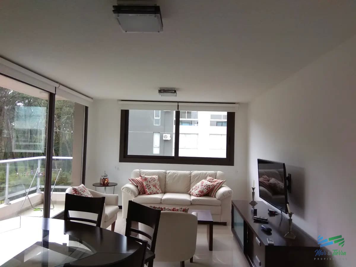 Se alquila invernal apartamento 2 dormitorios con servicios en Roosevelt, zona Cantegril, Punta del Este