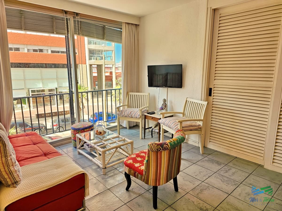 Vendo apartamento dos dormitorio en la peninsula, Punta Del Este.