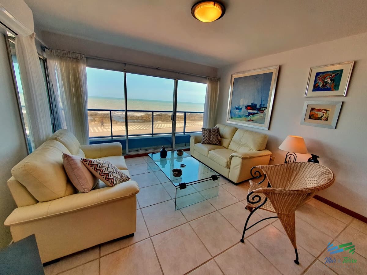 Vendo o alquilo apartamento 3 dormitorios en primera línea en Penínsulta, Punta del Este