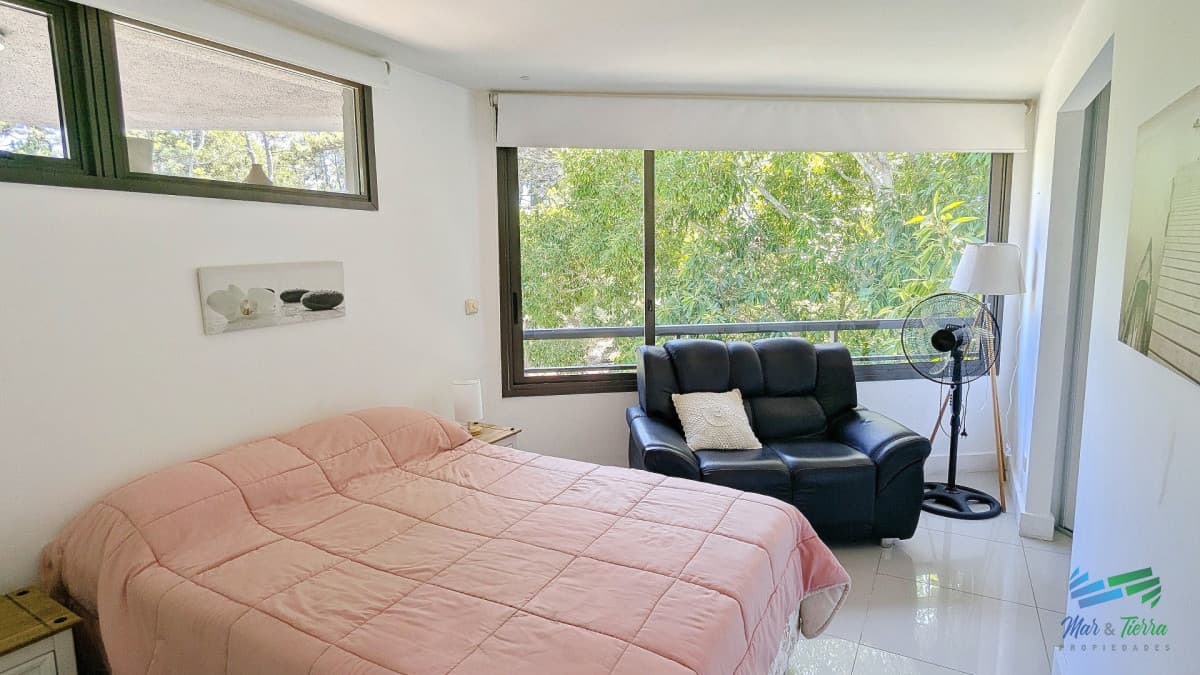 Venta de apartamento 1 dormitorio 2 baños en avenida Pedragosa Punta del Este