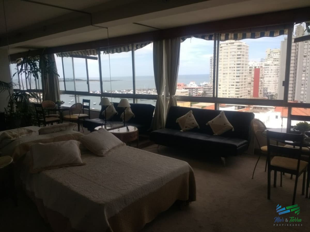 Monoambiente con vista al mar!