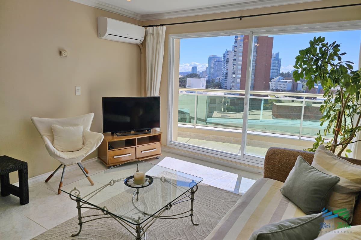 Apartamento en Alquiler y Venta, playa mansa- Punta del Este