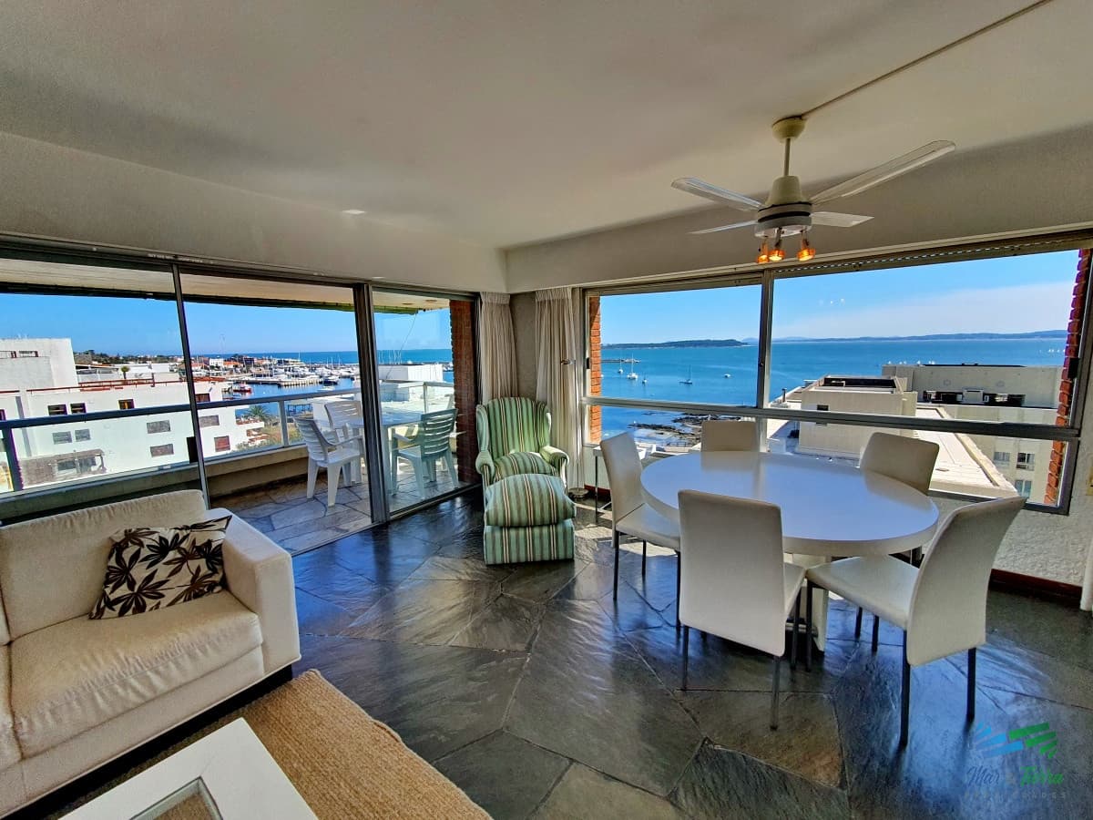 Apartamento amplio, luminoso con excelentes vistas al mar , y Puerto de Punta del Este