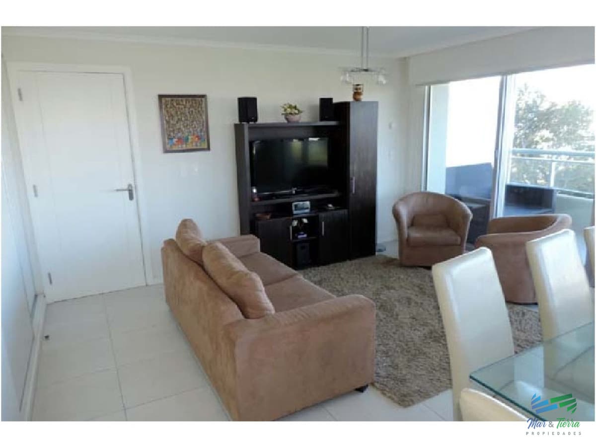 En venta.. Muy lindo apartamento sobre Av. Roosevelt, Punta del Este