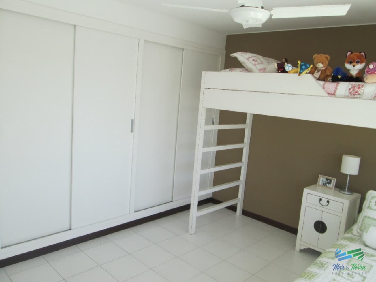 Excelente oportunidad... torre de categoría, con excelentes servicios, ubicado en primera línea sobre playa brava