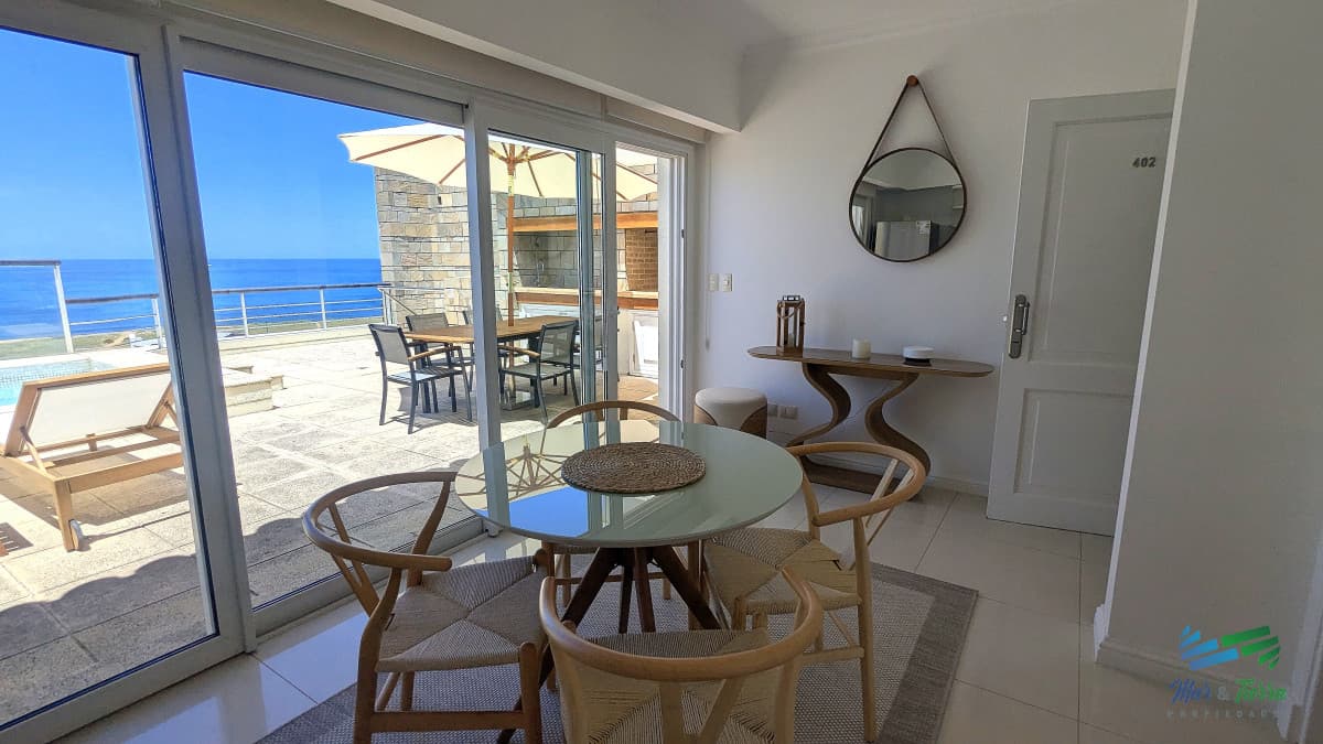 Venta de apartamento Petnhouse 3 dormitorios 3 baños frente al mar, playa MansaPunta del Este