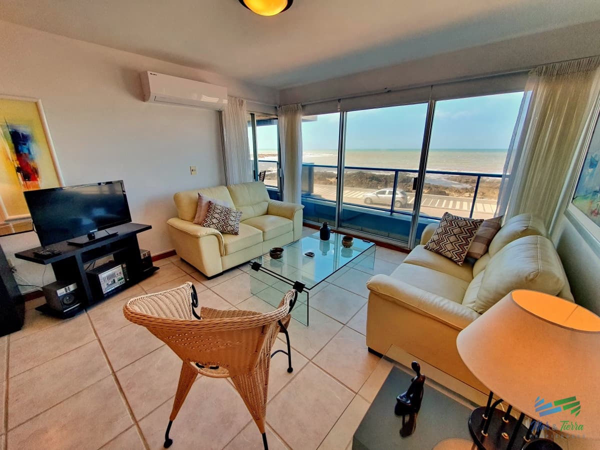 Vendo o alquilo apartamento 3 dormitorios en primera línea en Penínsulta, Punta del Este