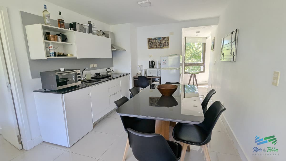 Venta de apartamento 1 dormitorio 2 baños en avenida Pedragosa Punta del Este