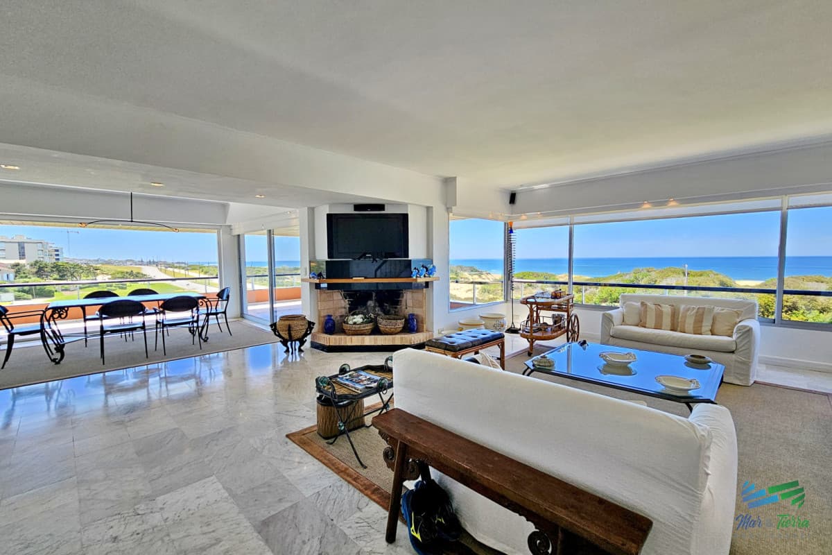 APARTAMENTO CON 3 DORMITORIOS Y SERVICIO, PARRILLERO PROPIO, JACUZZI, VISTA AL MAR, RINCÓN DEL INDIO, PUNTA DEL ESTE
