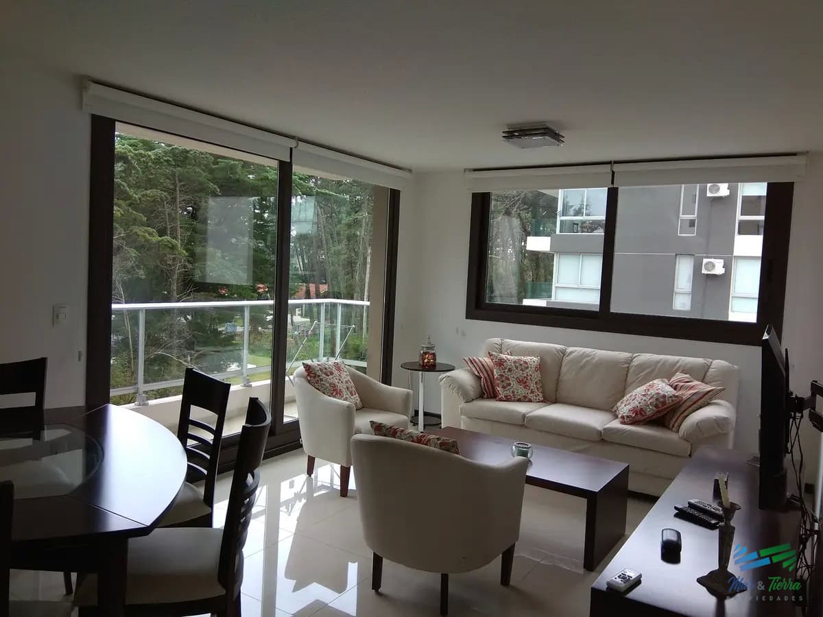 Se alquila invernal apartamento 2 dormitorios con servicios en Roosevelt, zona Cantegril, Punta del Este
