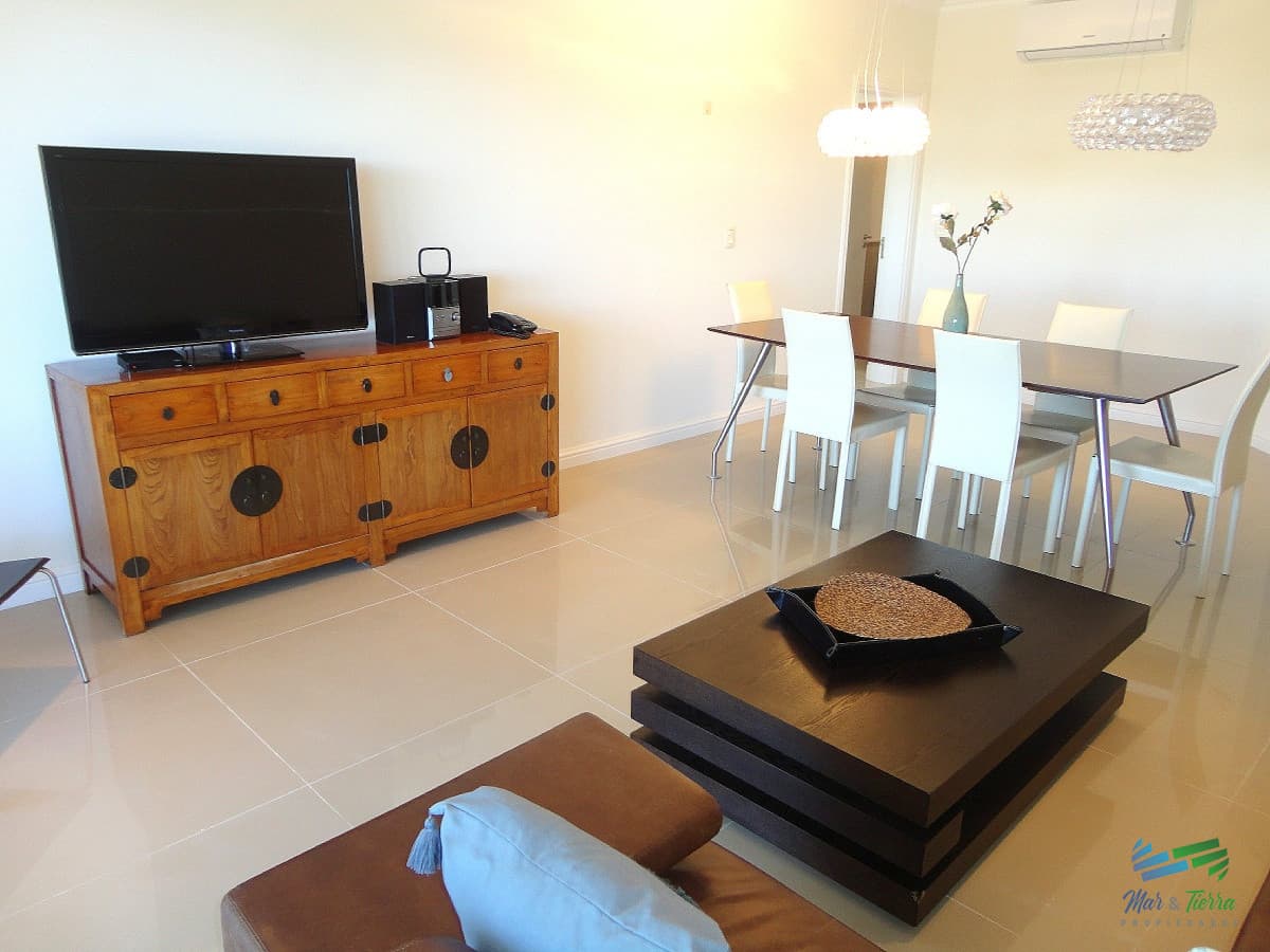 Venta de apartamento dúplex en complejo Veramansa sobre playa Mansa de punta del Este