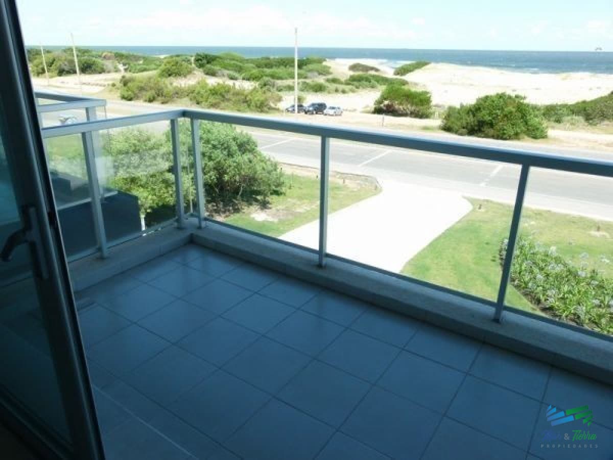 Vendo departamento 3 dormitorios con vista al mar, primera linea, Brava, Rincon del Indio, Punta del Este.