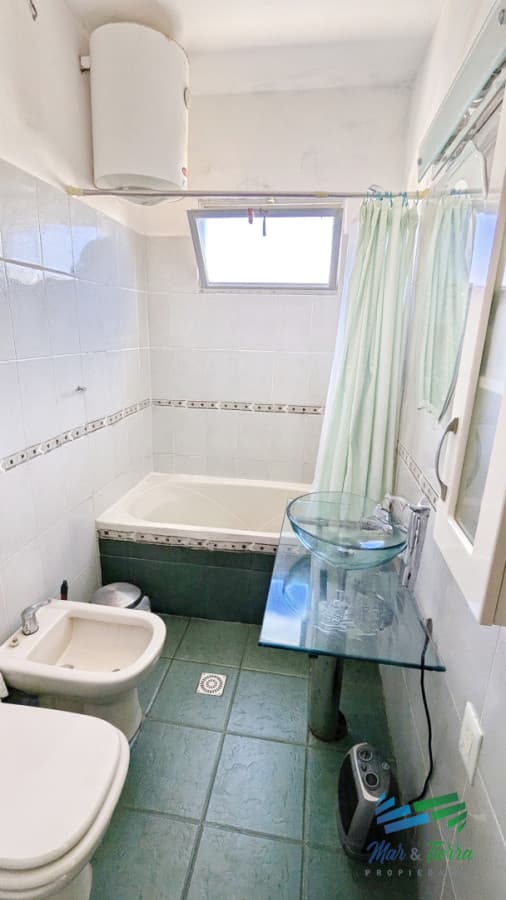 Venta apartamento un dormitorio con cochera en la península