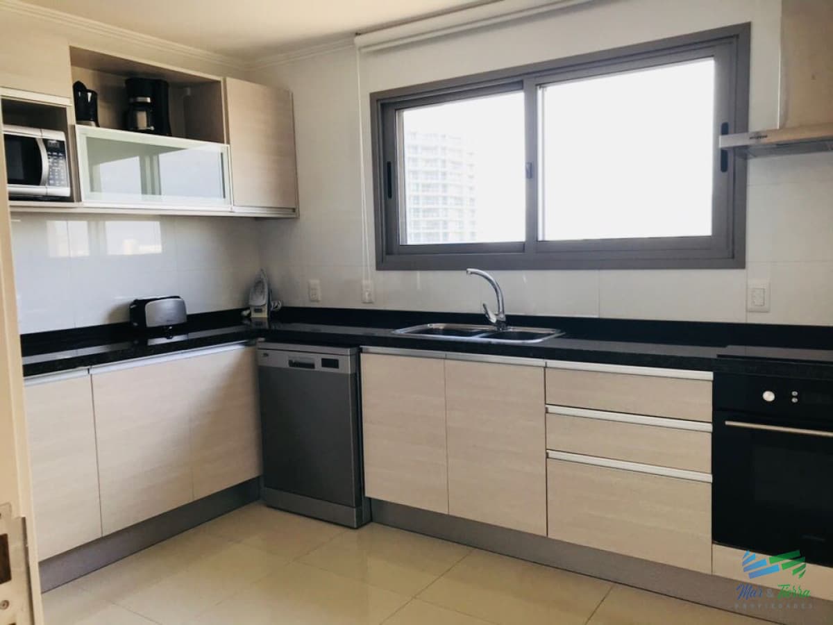 Apartamento de 3 dormitorios en Venta. Ave. Roosevelt, Punta Del Este