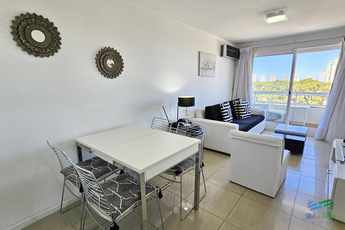 Alquiler invernal apartamento 1 dormitorio con servicios en Roosevelt, Punta del Este