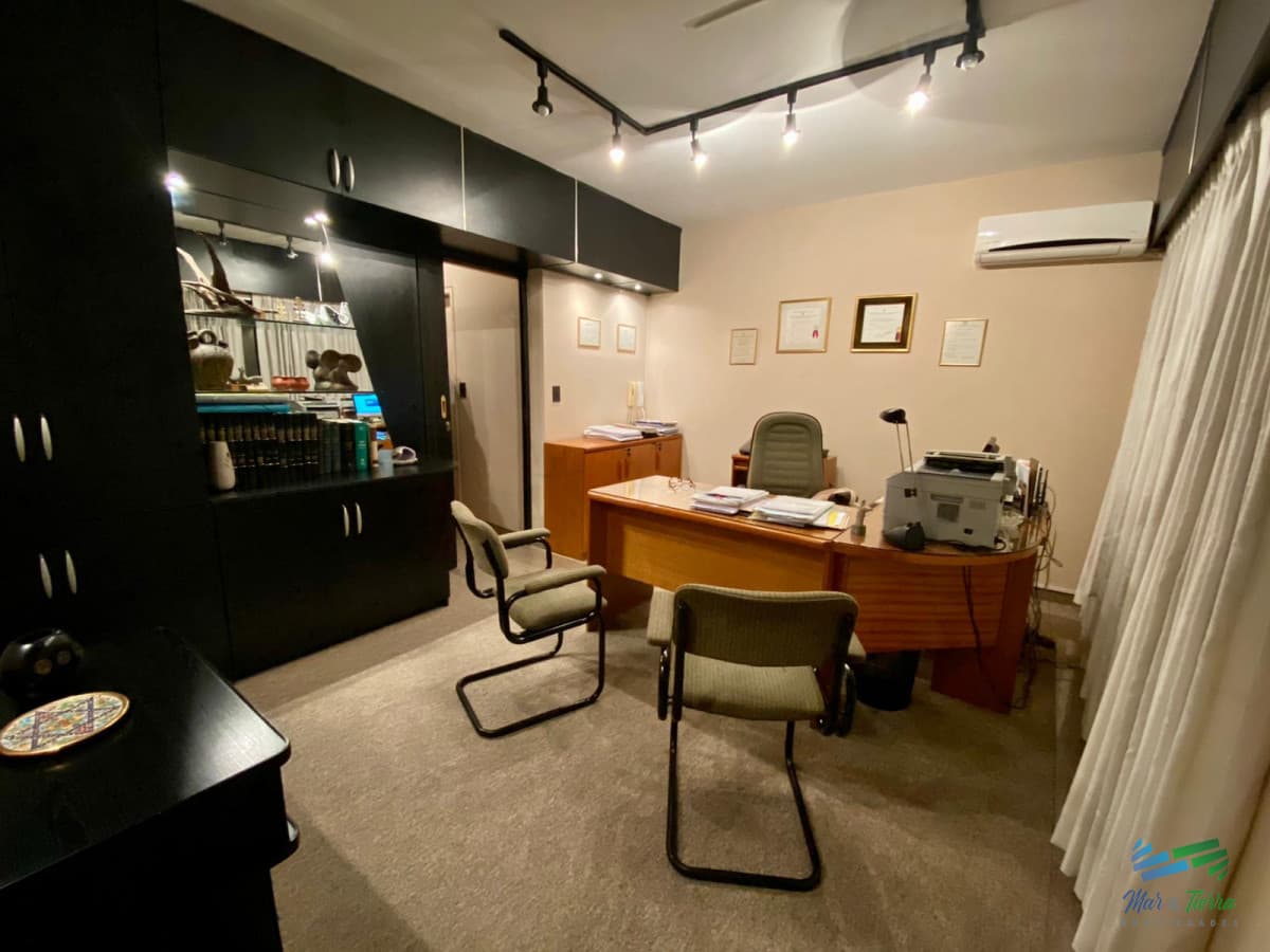 Vendo apartamento, estudio, oficina, 1 dormitorio piso alto, centro de Montevideo