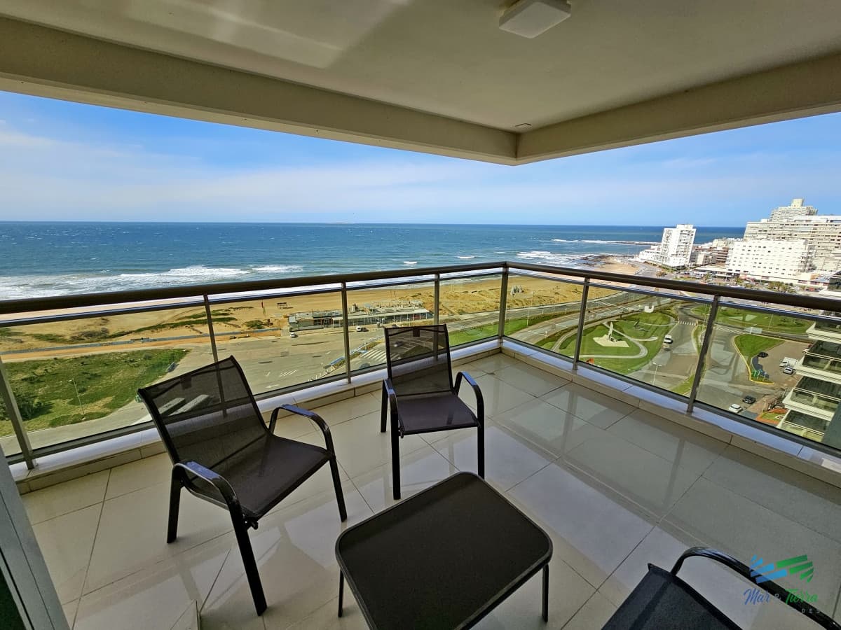 Apartamento en alquiler temporada 2026, frente a la playa, full amenities.