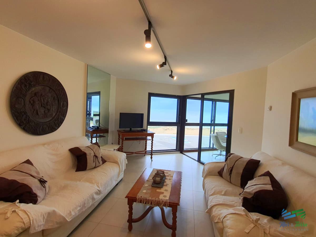 En venta apartamento 3 dormitorios, vista al mar, primera linea playa Brava, Punta del Este