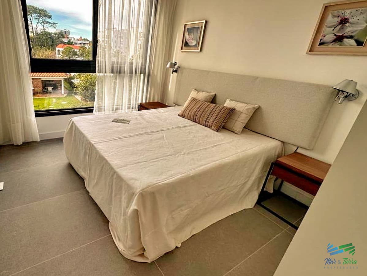 Vendo apartamento 1 y 1/2 dormitorios, a estrenar, con buenos servicios, en Punta del Este