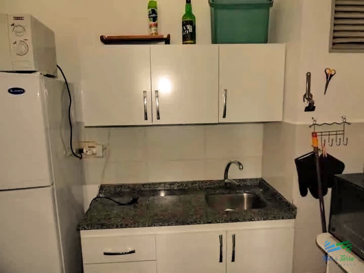 Vendo apartamento de 1 dormitorio y medio. Playa Mansa, Punta del Este.