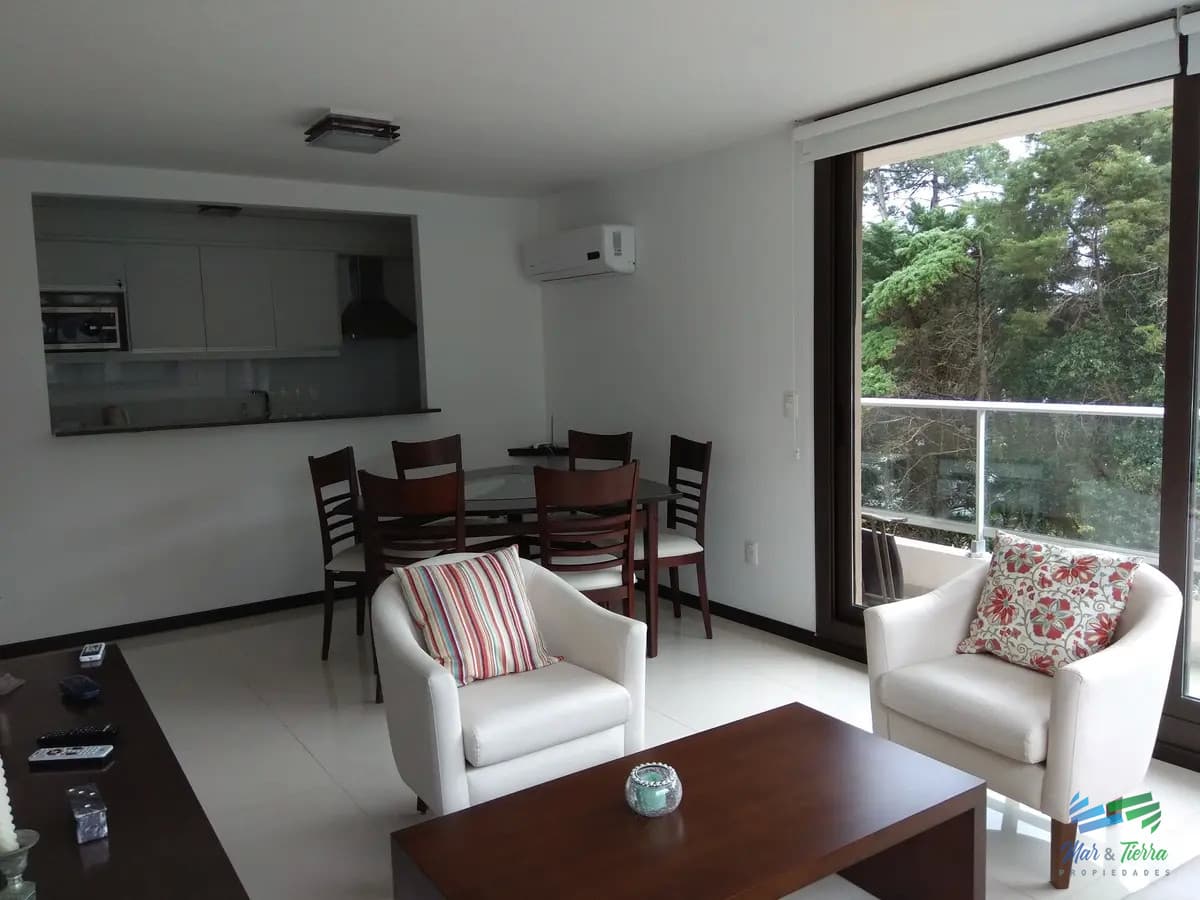 Se alquila invernal apartamento 2 dormitorios con servicios en Roosevelt, zona Cantegril, Punta del Este