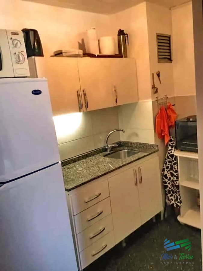 Vendo apartamento de 1 dormitorio y medio. Playa Mansa, Punta del Este.