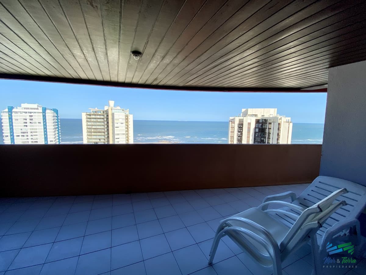 En venta , piso alto , con espectacular vista al mar!!!