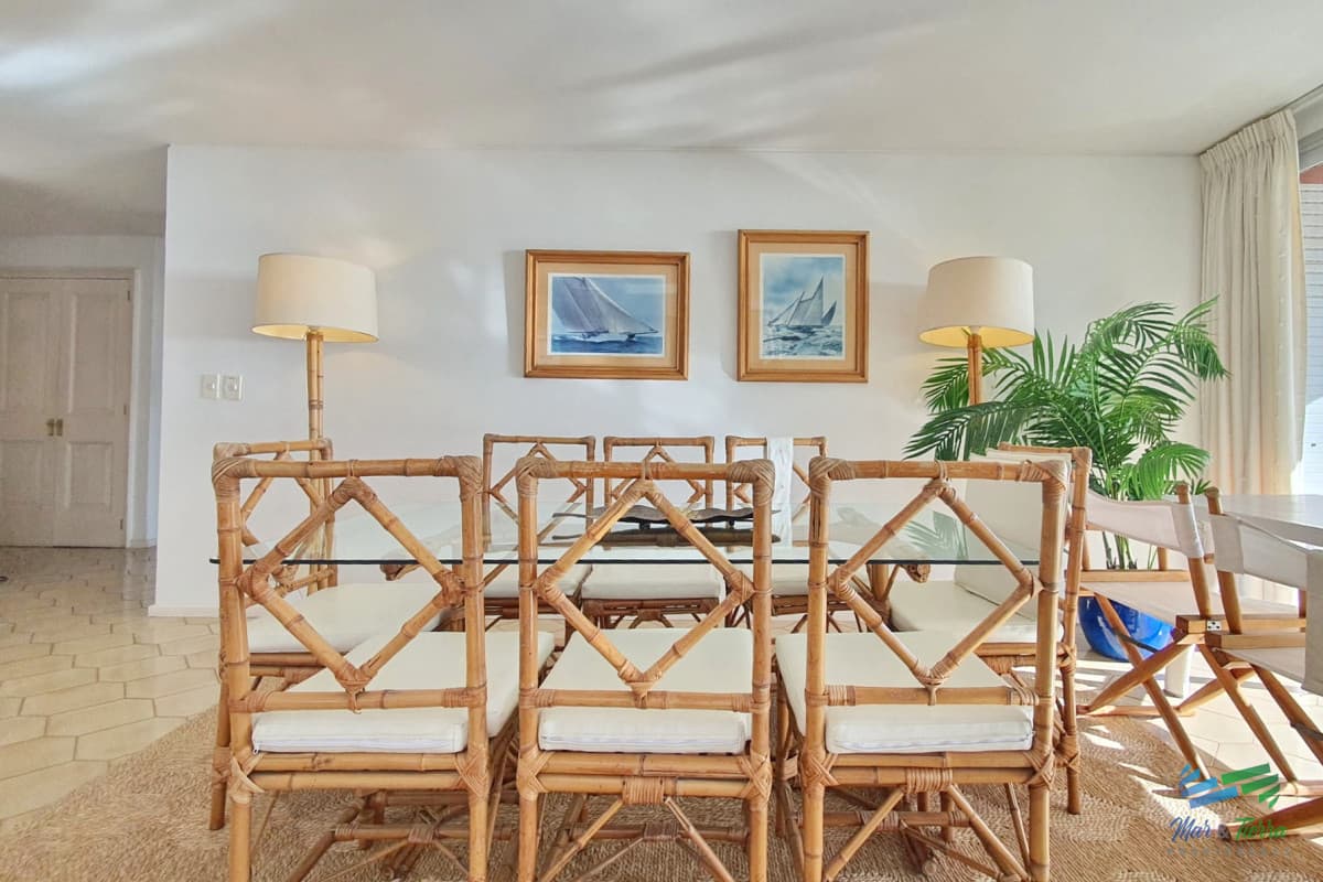 Excelente opción en alquiler y venta, primera línea sobre el Puerto de Punta del Este.