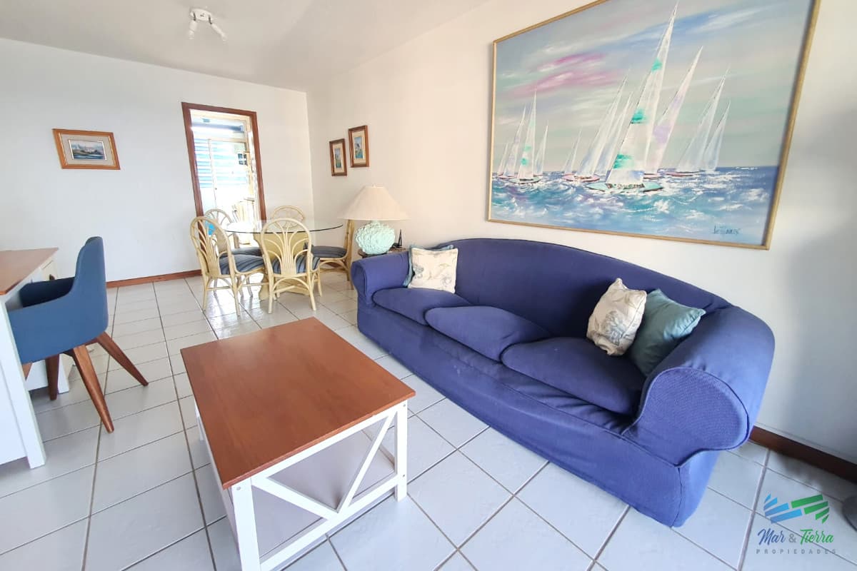 APARTAMENTO FRENTE AL MAR, EN VENTA. CON TERRAZA PRIVADA, EN LA PENÍNSULA, PUNTA DEL ESTE!