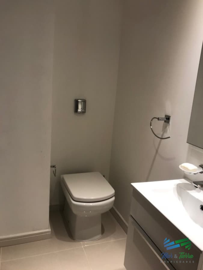 En venta.. piso alto, torre con todos los servicios.