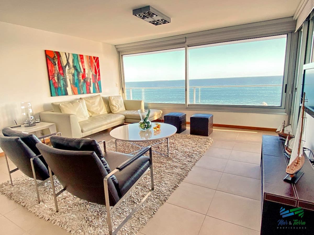 APARTAMENTO CON VISTA, DISPONIBLE TEMPORADA 2026, 3 DORMITORIOS EN SUITE, PENÍNSULA, PUNTA DEL ESTE.