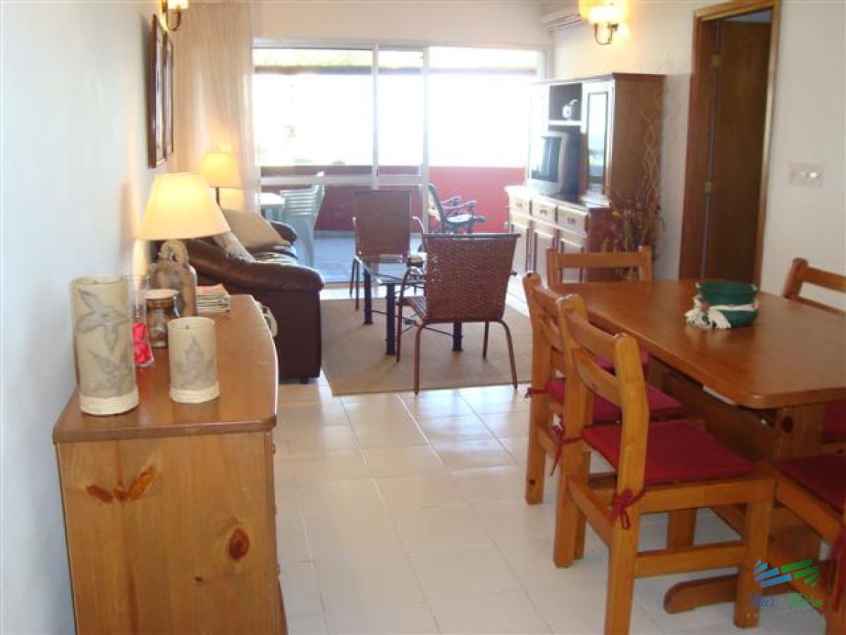 Vendo apartamento 2 dormitorios con vista al mar y servicios, Punta del Este