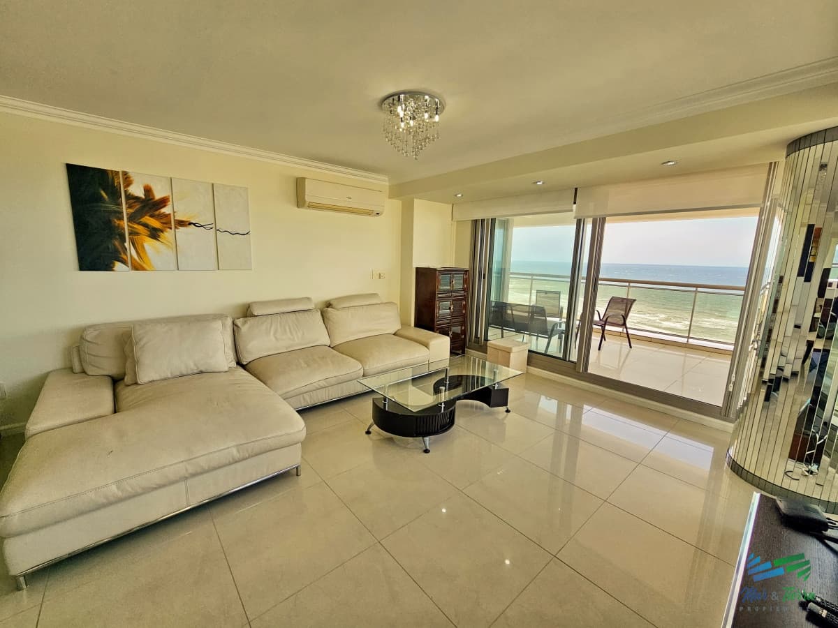 Apartamento en alquiler temporada 2026, frente a la playa, full amenities.