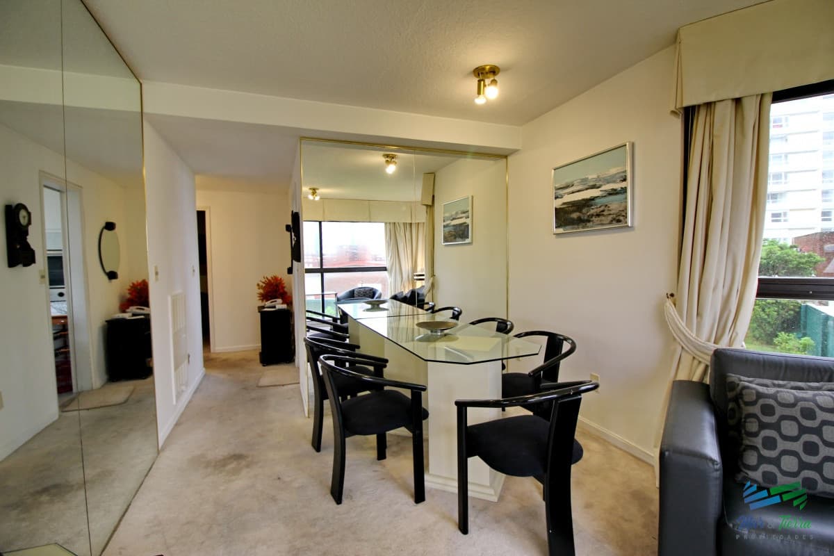 Alquilo apartamento 1 dormitorio frente al mar, playa brava, Punta del Este