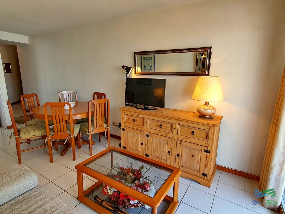 Se alquila apartamento de 1 dormitorio frente al mar con vista en Peninsula, Punta del Este.