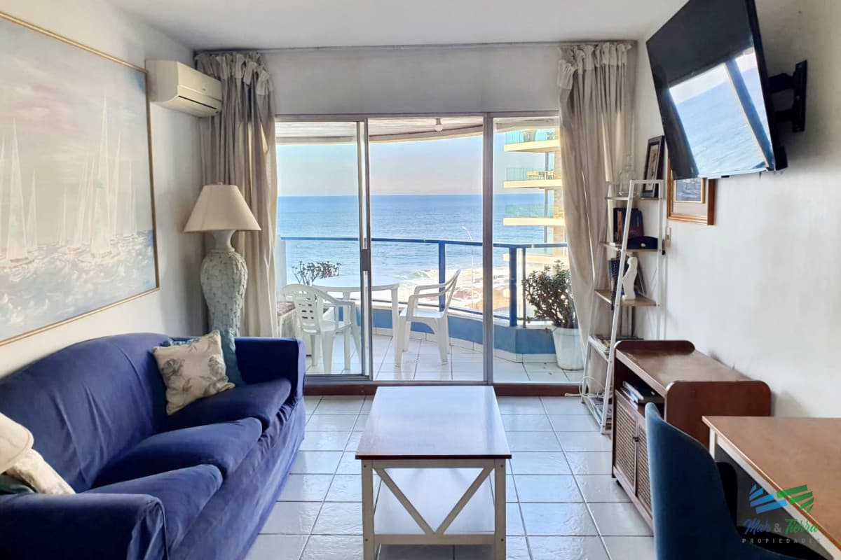 APARTAMENTO FRENTE AL MAR, EN VENTA. CON TERRAZA PRIVADA, EN LA PENÍNSULA, PUNTA DEL ESTE!